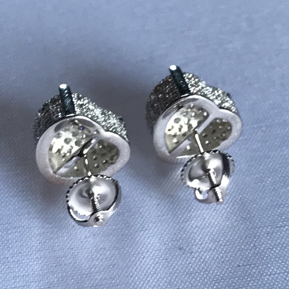 New! Heart Crystal Stud Earrings - Picture 6 of 8